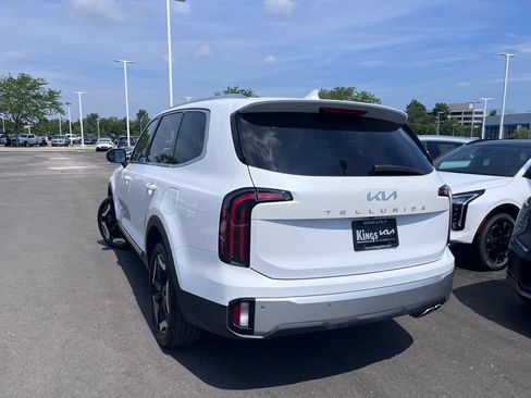 Certified 2024 Kia Telluride EX w/ EX Captain's Chair Package FWD image 5