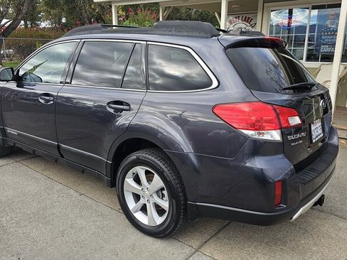 Used 2013 Subaru Outback 3.6R Limited w/ Moonroof Pkg image 4