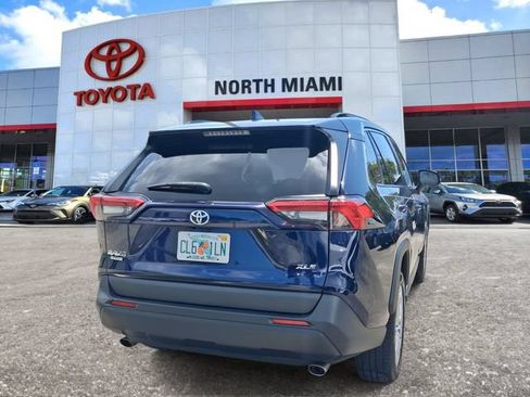 Used 2022 Toyota RAV4 XLE Premium FWD image 4