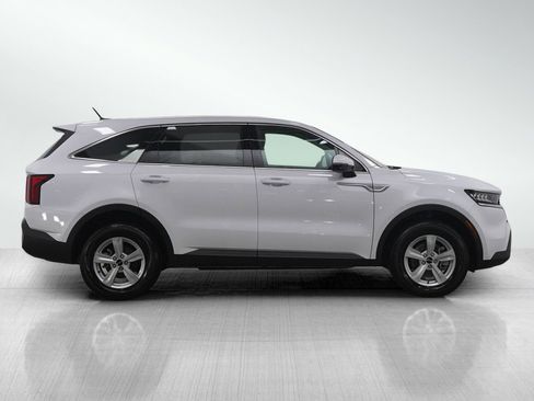 Used 2023 Kia Sorento LX image 7