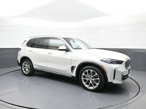 Used 2024 BMW X5 xDrive40i w/ Premium Package AWD/4WD image 4