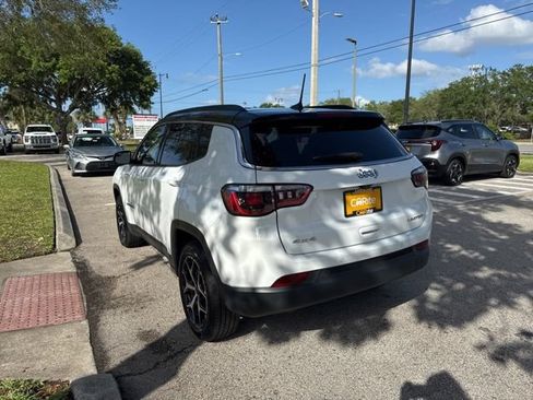 Used 2025 Jeep Compass Limited AWD/4WD image 5