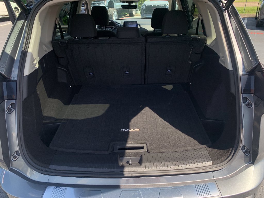 Certified 2025 Nissan Rogue SV FWD image 23