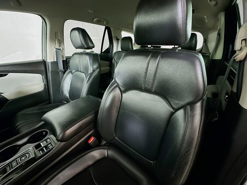 Used 2023 Honda Pilot LX image 19