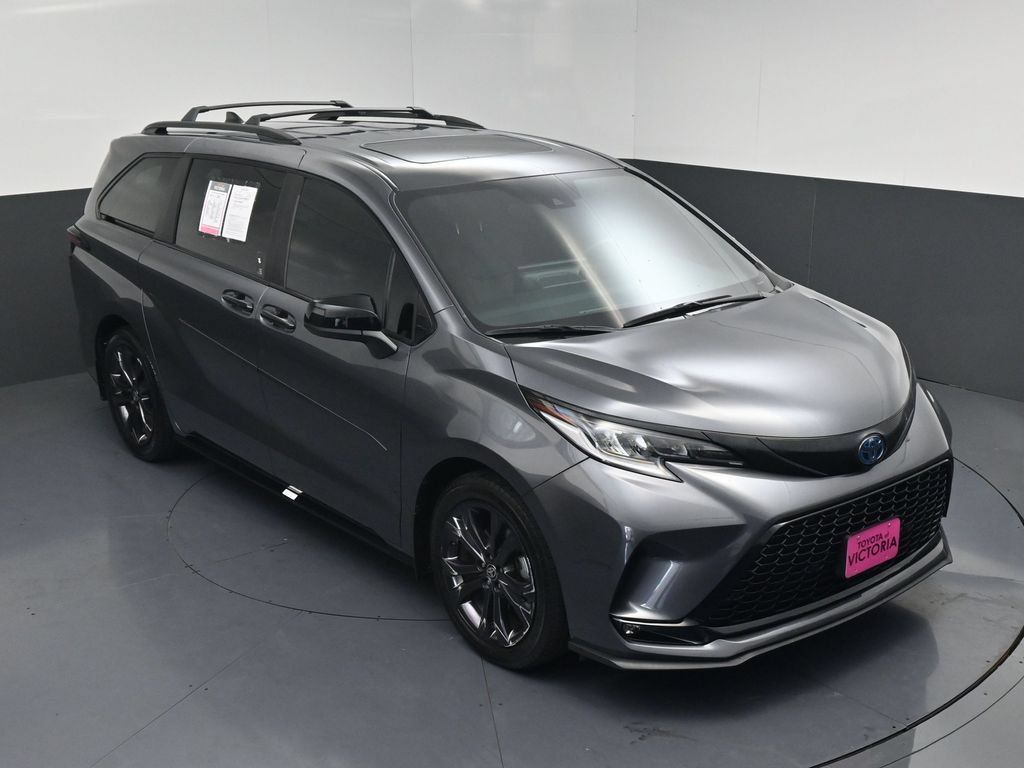 Used 2025 Toyota Sienna XSE w/ XSE Plus Package FWD image 15