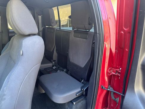 Used 2017 Toyota Tacoma TRD Off-Road w/ Premium & Technology Package image 10