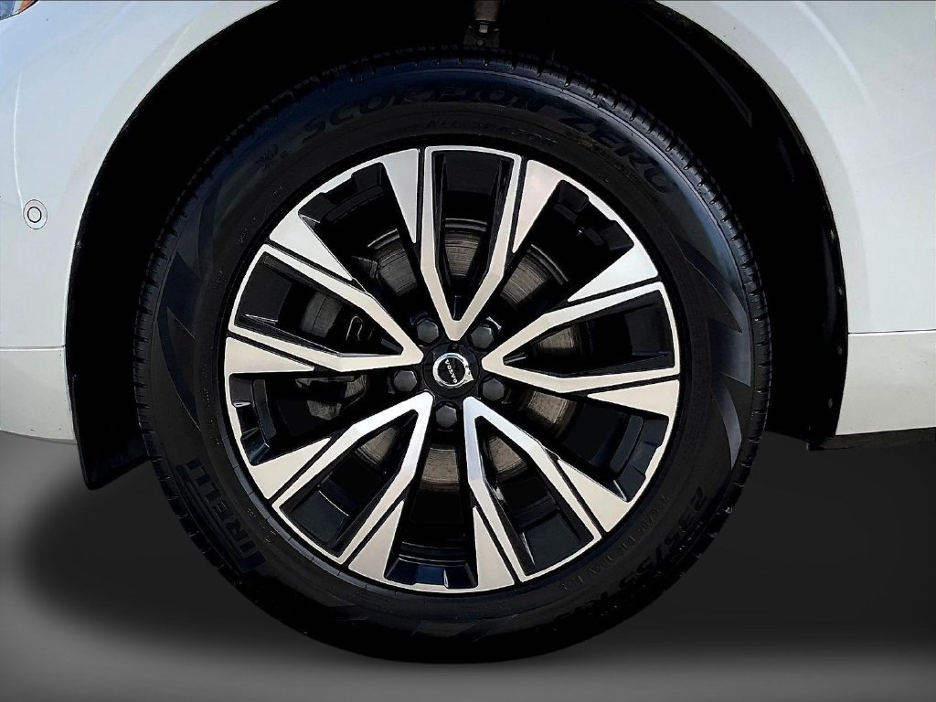 Used 2023 Volvo XC60 B5 Plus AWD/4WD image 32