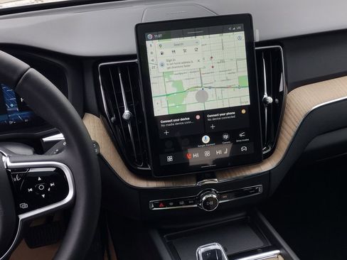 New 2026 Volvo XC60 B5 Plus w/ Climate Package image 25