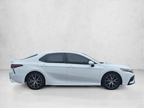 Used 2023 Toyota Camry SE FWD image 4