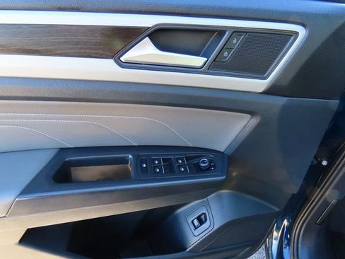 Used 2023 Volkswagen Atlas SE image 25