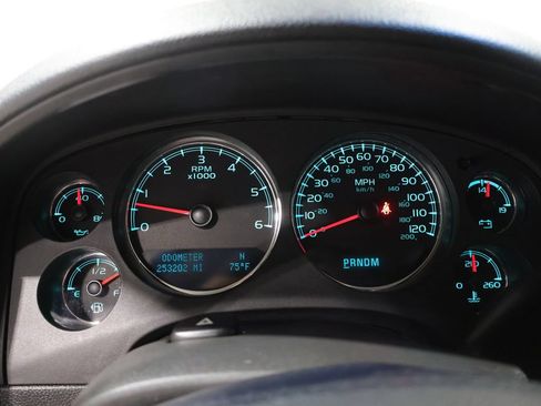 Used 2011 GMC Yukon XL SLT w/ SLT-2 Equipment Package AWD/4WD image 32