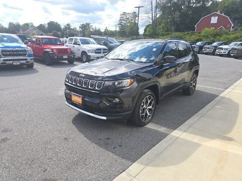 Used 2025 Jeep Compass Limited AWD/4WD image 3