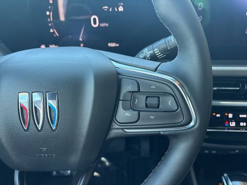 Used 2025 Buick Envista Avenir FWD image 18