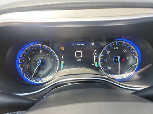 Used 2022 Chrysler Pacifica Limited w/ S Appearance Package FWD image 18