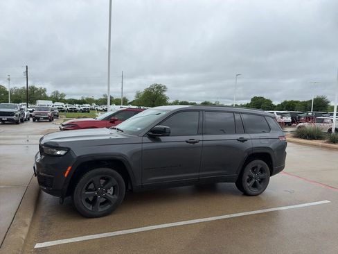 Used 2025 Jeep Grand Cherokee L Limited w/ Black Appearance Package image 5