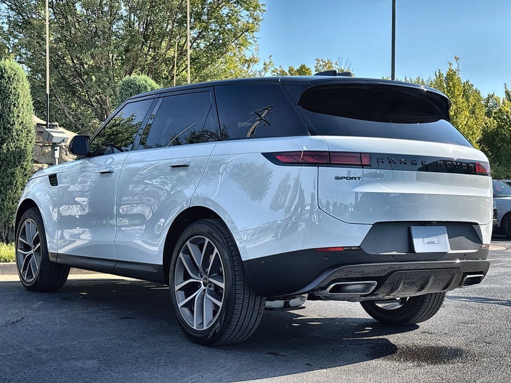 New 2027 Land Rover Range Rover Sport SE AWD/4WD image 3
