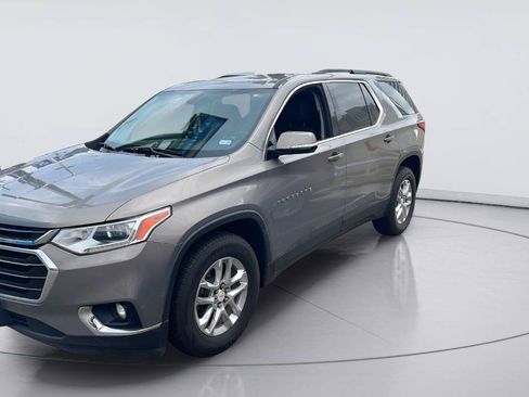 Used 2019 Chevrolet Traverse LT w/ LPO, Floor Liner Package FWD image 4
