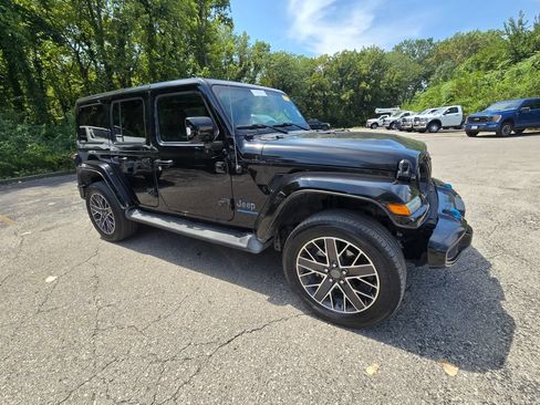 Used 2023 Jeep Wrangler Unlimited Sahara AWD/4WD image 10
