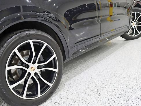 Used 2024 Porsche Cayenne Coupe AWD/4WD image 12