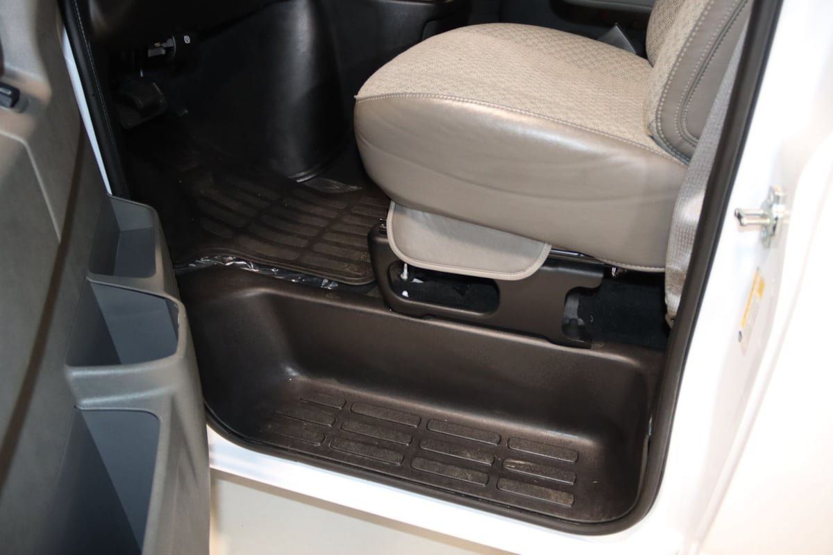 Used 2025 Chevrolet Express 3500 LT w/ LT Preferred Equipment Group RWD image 32