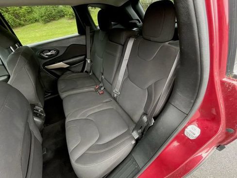 Used 2017 Jeep Cherokee Latitude w/ Cold Weather Group AWD/4WD image 14