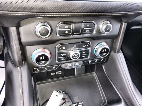 Used 2024 GMC Yukon AT4 w/ Technology Package AWD/4WD image 19
