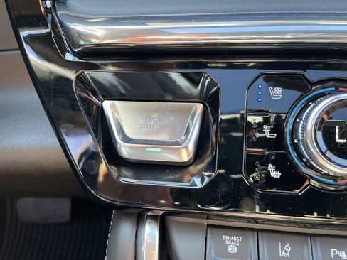 New 2025 GMC Sierra 3500 Denali Ultimate AWD/4WD image 17