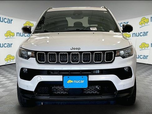 Used 2023 Jeep Compass Latitude w/ Convenience Group AWD/4WD image 2