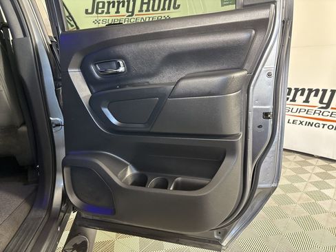 Used 2018 Nissan Titan SV w/ SV Convenience Package image 20