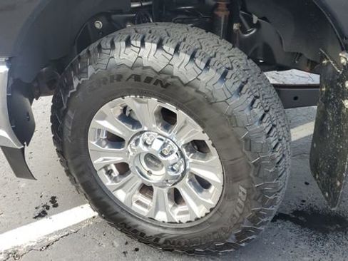 Used 2017 Ford F250 Lariat w/ Lariat Ultimate Package image 5