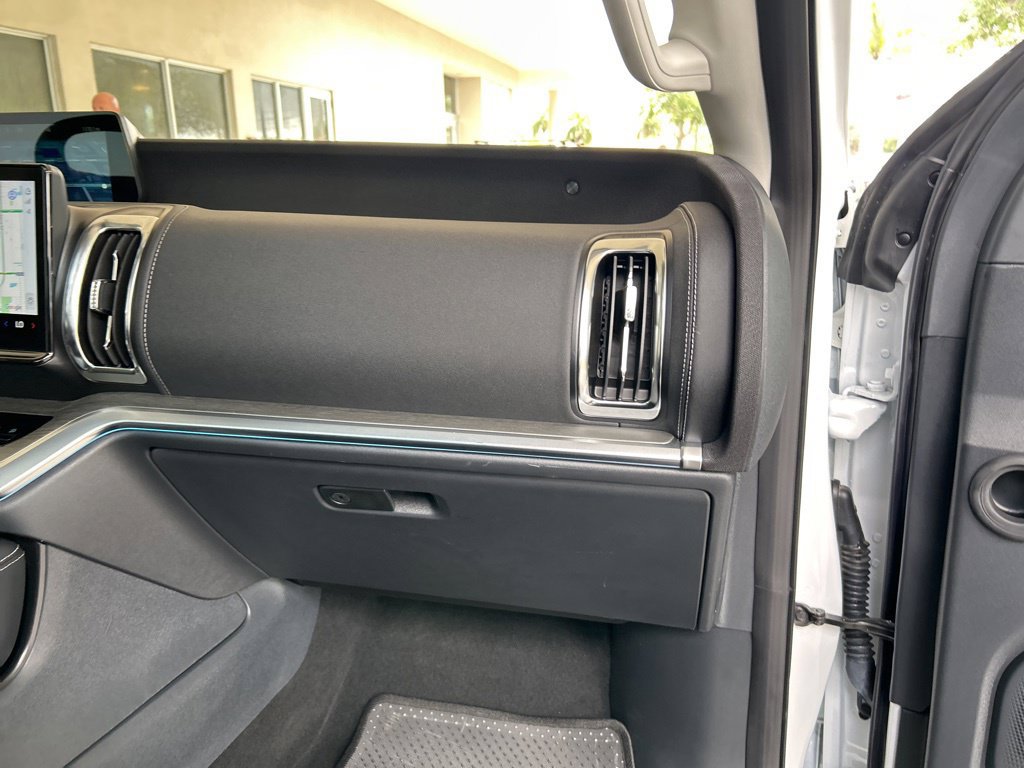 Used 2025 Ford Expedition Platinum AWD/4WD image 31