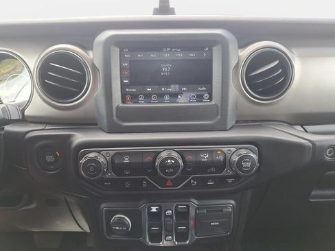 Used 2021 Jeep Gladiator Sport AWD/4WD image 19