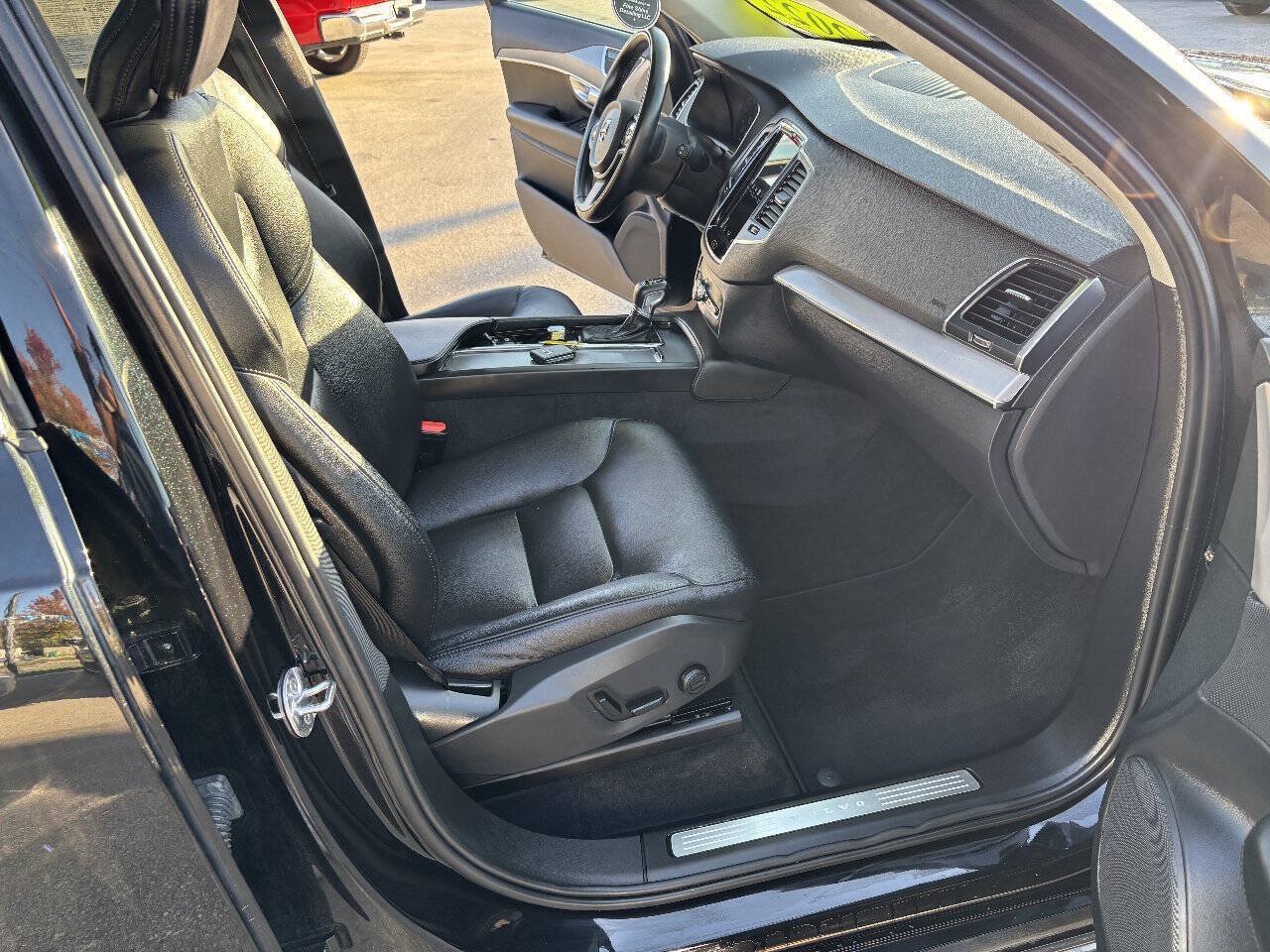 Used 2022 Volvo XC90 T5 Momentum AWD/4WD image 23