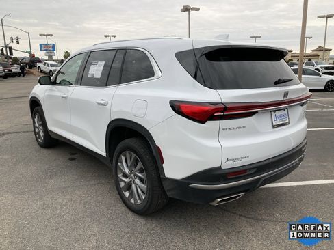 Used 2025 Buick Enclave Preferred image 9