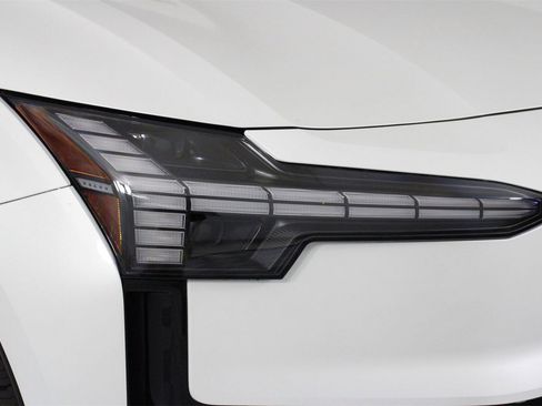 New 2025 Volvo EX30 Plus w/ Protection Package Premier image 13