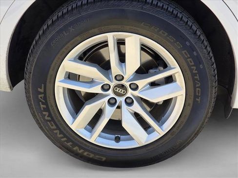 Used 2023 Audi Q5 2.0T Premium w/ Convenience Package image 9