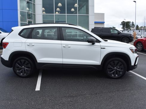 Used 2024 Volkswagen Taos S image 10