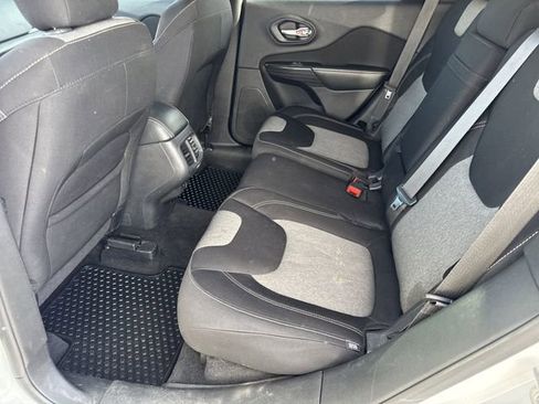 Used 2014 Jeep Cherokee Latitude w/ Comfort/Convenience Group image 11