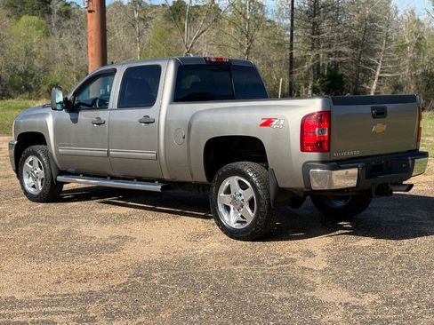 Used 2014 Chevrolet Silverado 2500 LT w/ Interior Plus Package image 3