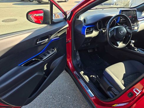 Used 2021 Toyota C-HR XLE image 19