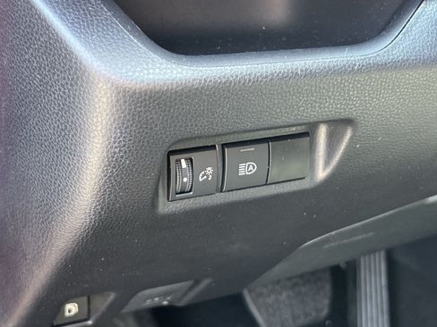 Used 2025 Toyota RAV4 XLE AWD/4WD image 29
