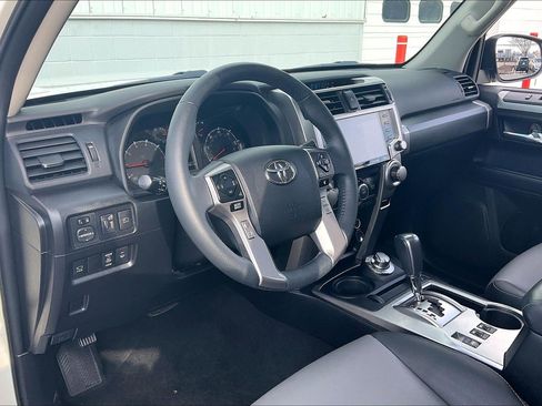 Used 2022 Toyota 4Runner SR5 Premium image 18