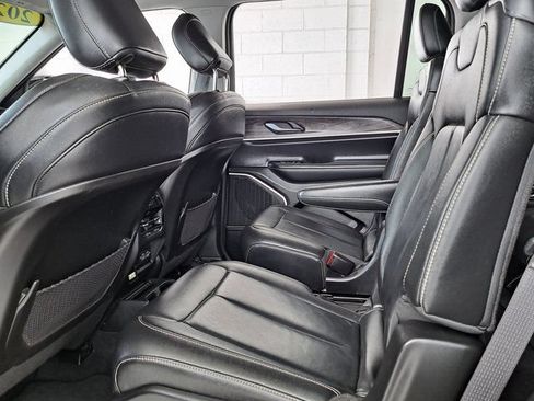 Used 2022 Jeep Grand Cherokee L Limited AWD/4WD image 25