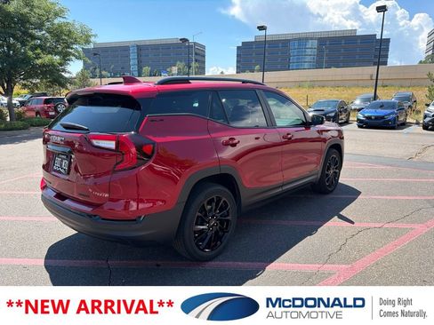 Used 2024 GMC Terrain SLE w/ Elevation Edition AWD/4WD image 3
