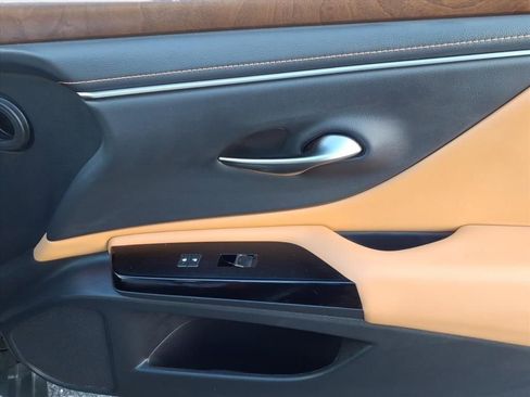 Used 2024 Lexus ES 300h w/ Premium Package image 17