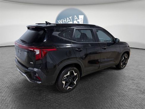 Certified 2025 Kia Seltos S image 3