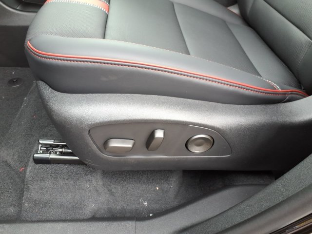 New 2027 Chevrolet Traverse RS w/ LPO, Floor Liner Package AWD/4WD image 7