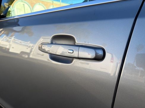 Used 2023 GMC Acadia SLT image 38