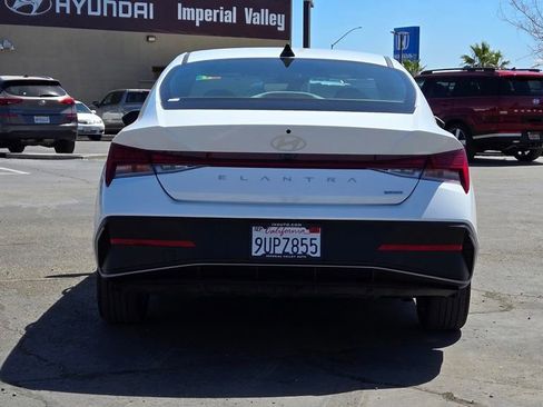Certified 2025 Hyundai Elantra Hybrid FWD image 5