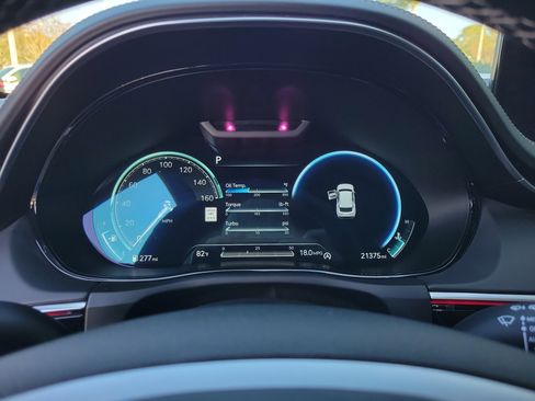 Used 2024 Genesis GV70 2.5T w/ Sport Prestige Package image 34